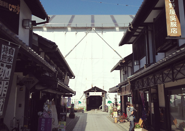 大通寺山門の修復中