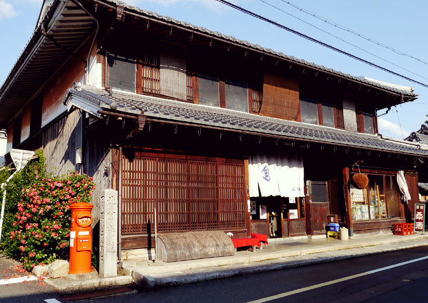 北国街道沿いの山路酒造