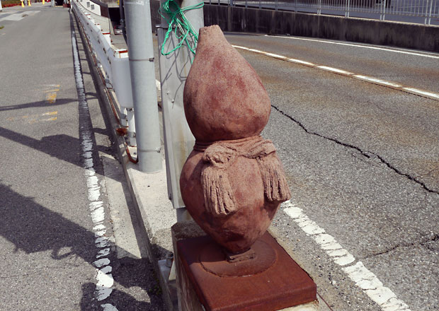 長浜駅前にある架道橋のスリムな瓢箪