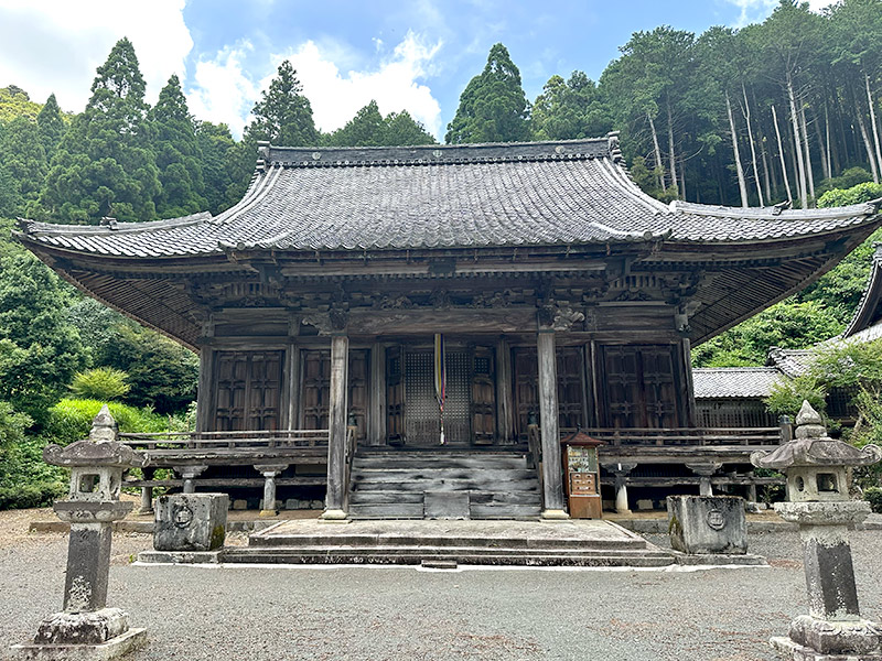 米原市の大原観音寺の本堂