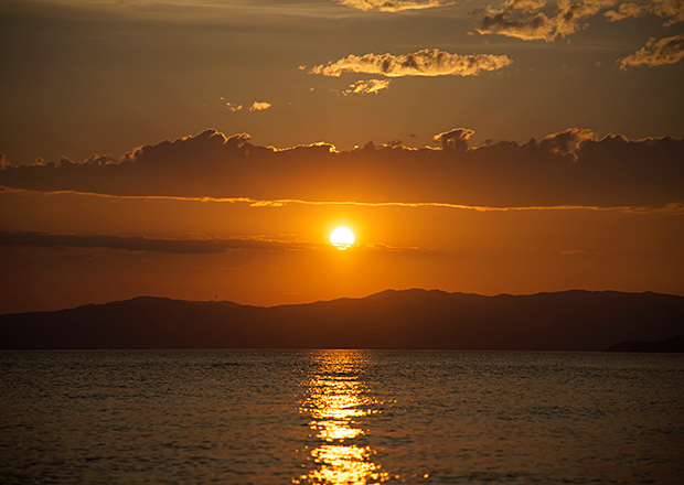 琵琶湖から見える夕日が絶景