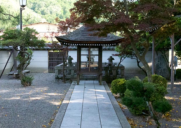 石田神社の五輪塔