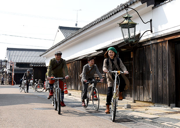 長浜の古い街並みが自転車やツイードを着た人たちと似合う