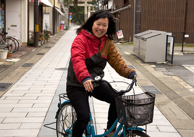 テトラへ自転車で来る浅井さん