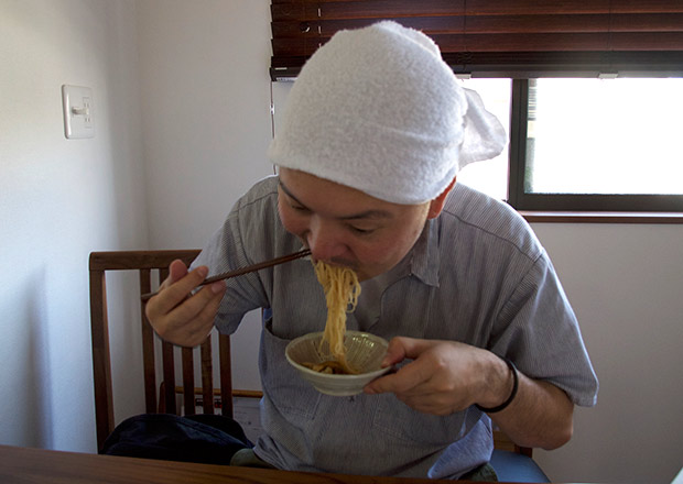 鯖そうめんを食べる