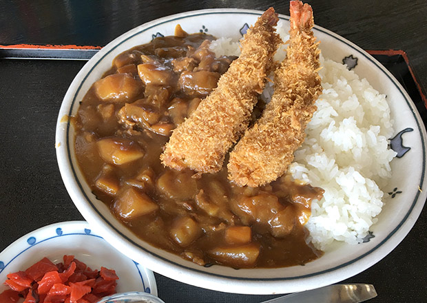 さんきち食堂エビフライカレー