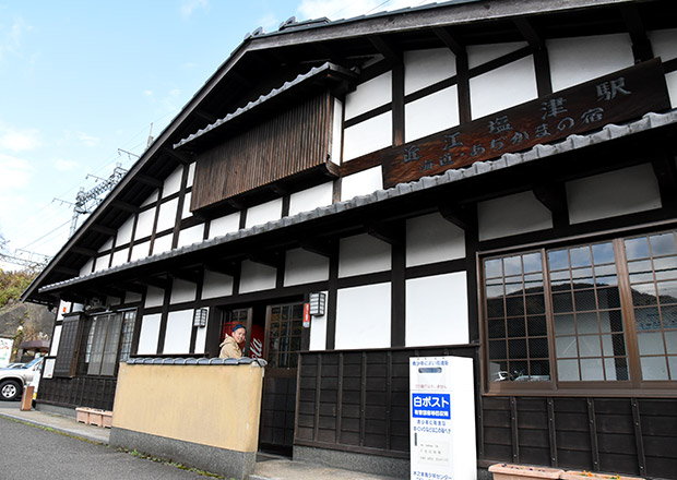 JR近江塩津駅内のうどん屋