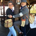 ピクニックを楽しむ陽気な紳士
