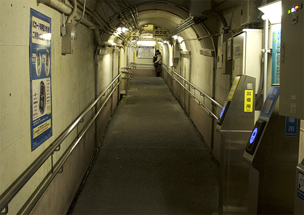 近江塩津駅のホームまでつながる通路