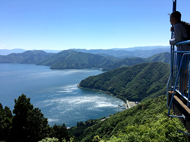 賤ヶ岳の山頂から見える琵琶湖が絶景