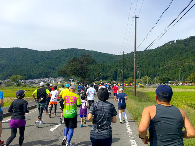 余呉湖を一周6.5kmを走ります