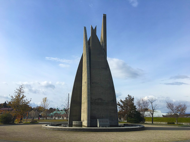 浅井文化スポーツ公園の希望の塔のモニュメント