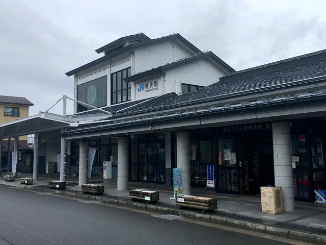 JR高月駅の東口に到着