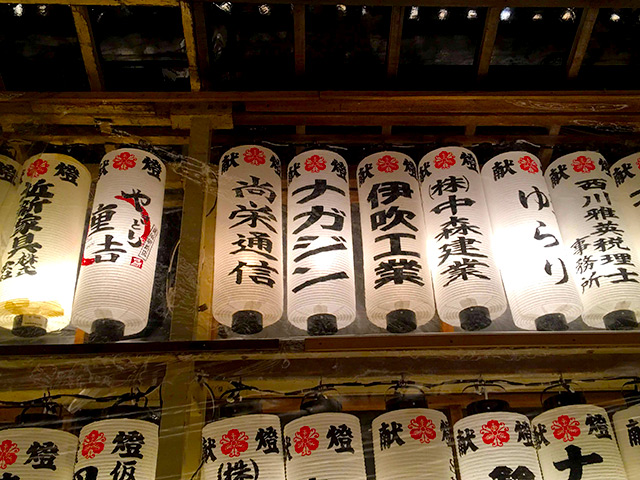 長浜の豊国神社で行われる十日戎で献灯をしました。