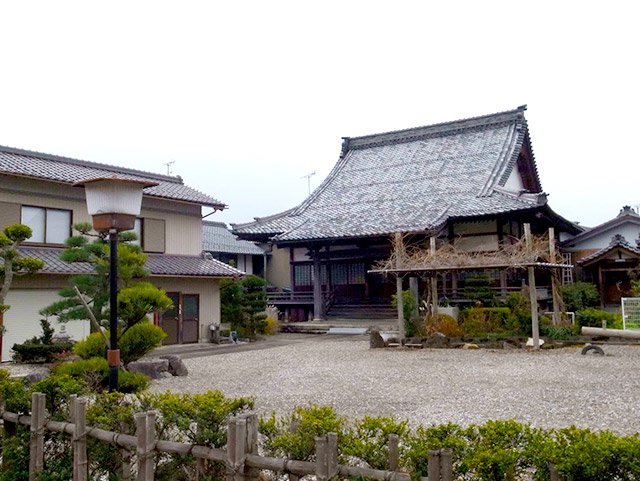 河毛駅近くの泉龍寺