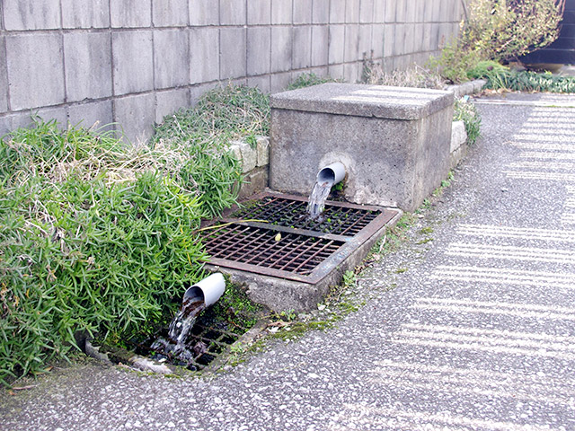 住宅地の中に井戸がたくさん