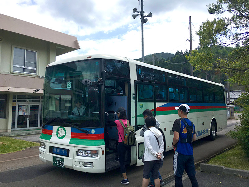 大浦の緑地公園に臨時の駐車場が用意されています。