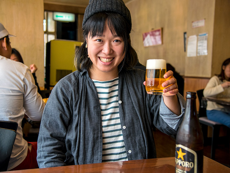 茶しんでサッポロビールで乾杯