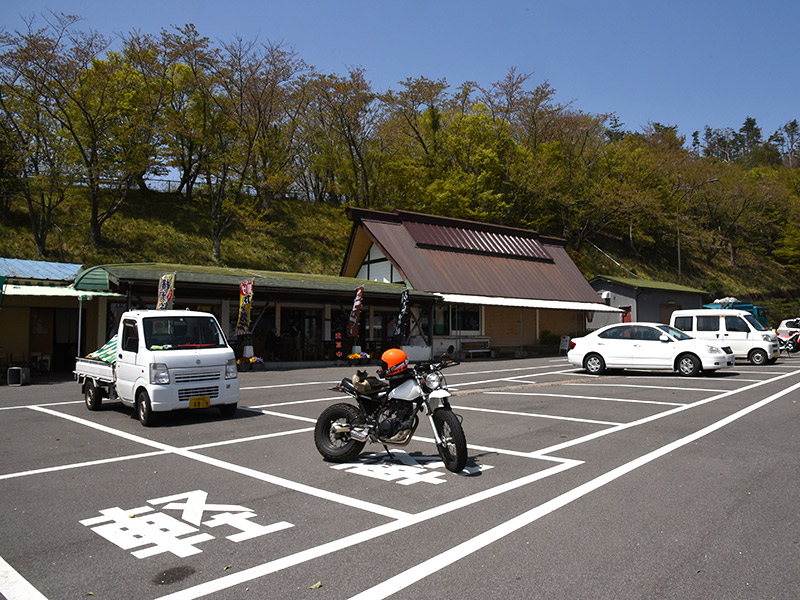 バイクで奥琵琶湖パークウェイまできました。