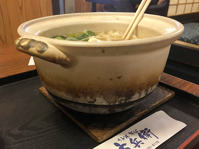 市兵衛の鍋焼きうどん土鍋がとても深いのでボリューム満点