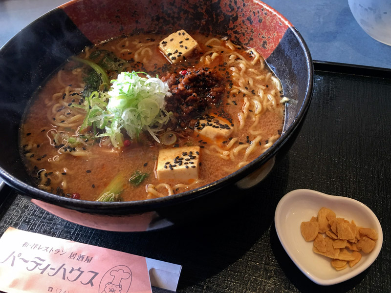 パーティーハウスの2代目担々麺がうまい！