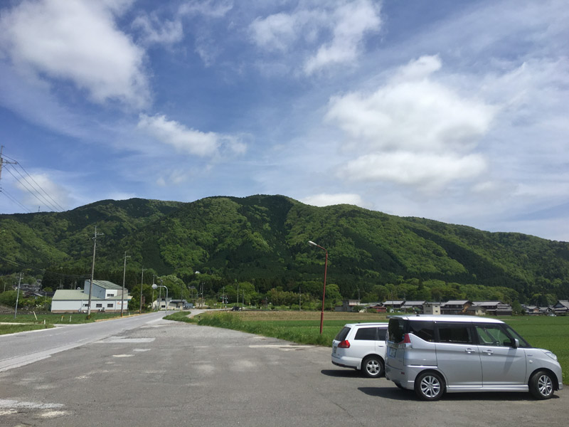 パーティーハウスの目の前に駐車場