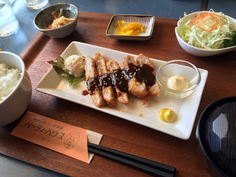 長浜市（旧浅井町）にあるパーティーハウスのトンカツ定食