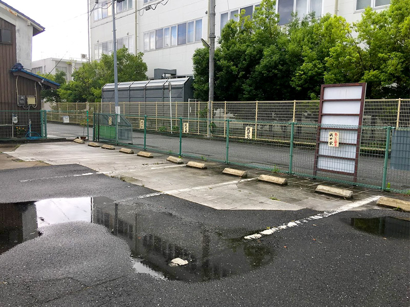 やきとり我が家の駐車場