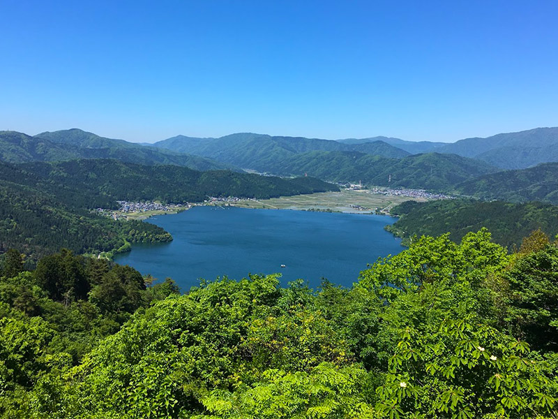 賤ヶ岳から見た余呉湖の景色