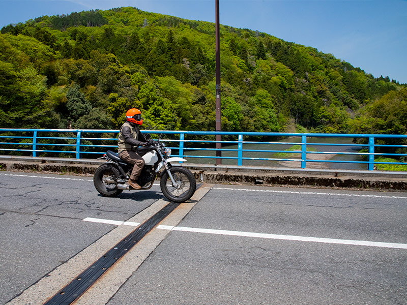 高時川の橋を越えたら右側にあるガソリンスタンドが燃料補給のラストチャンス