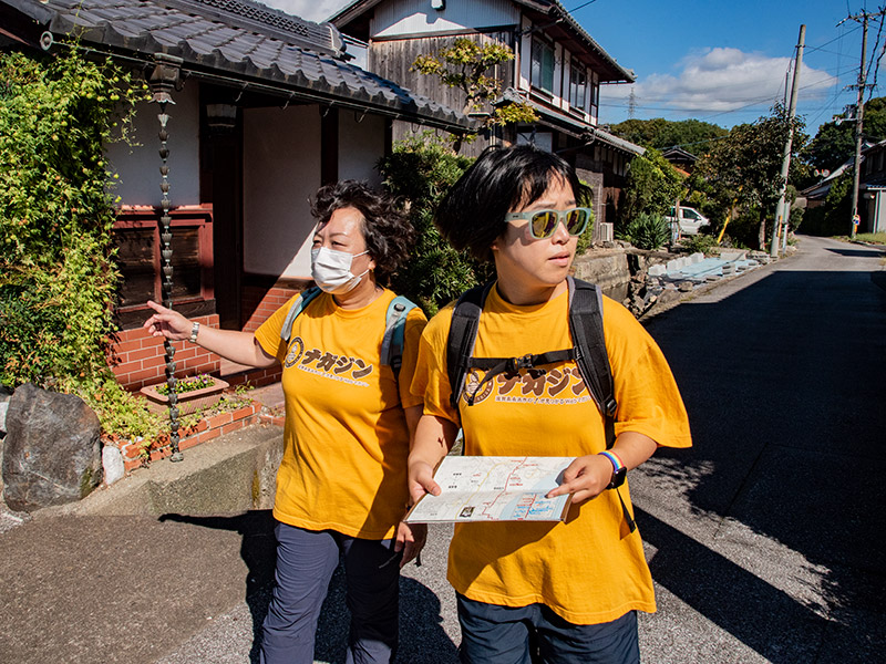 北国街道で道に迷う人たち