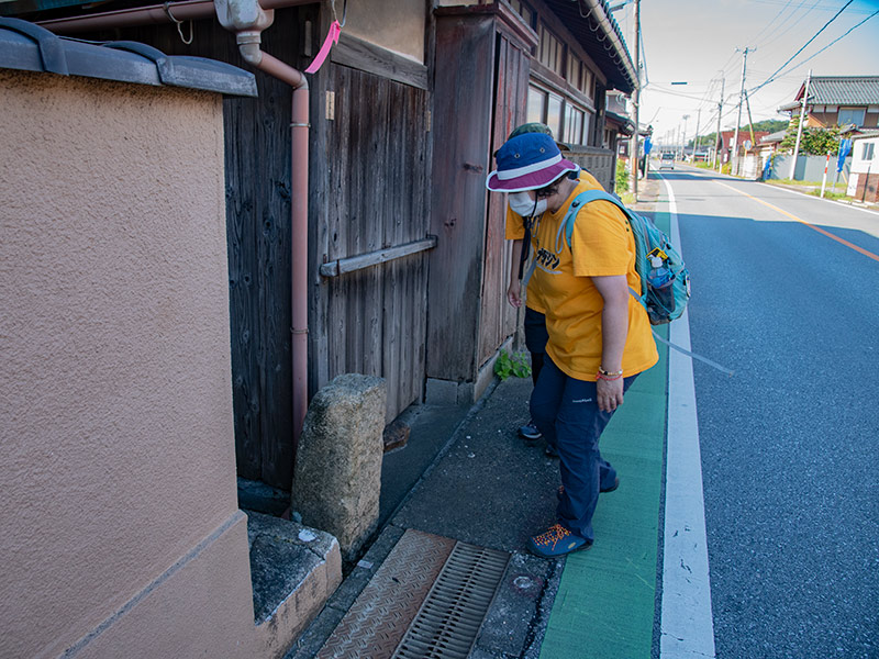 あきらかに古い石柱