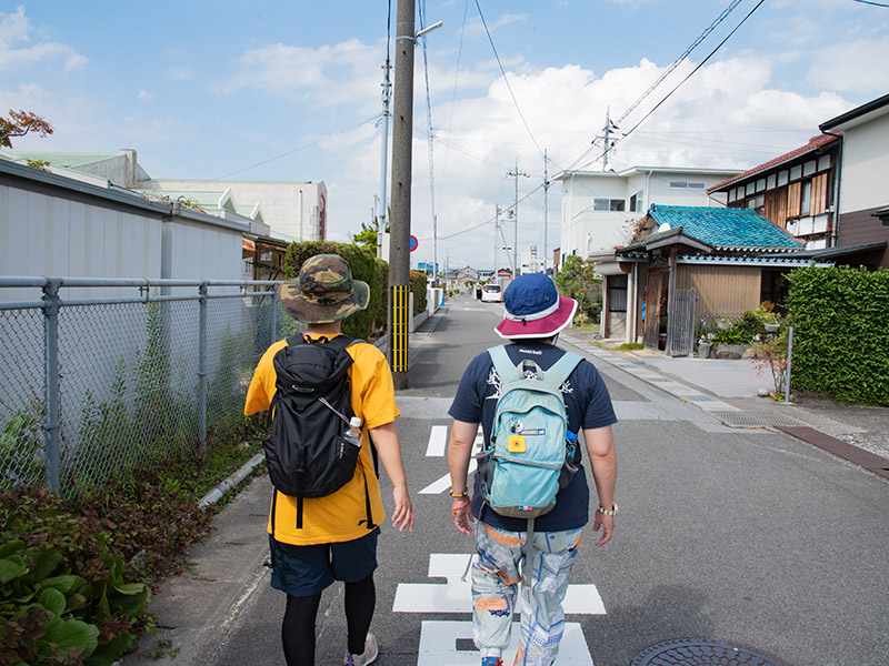 北国街道長浜宿を後にした御一行