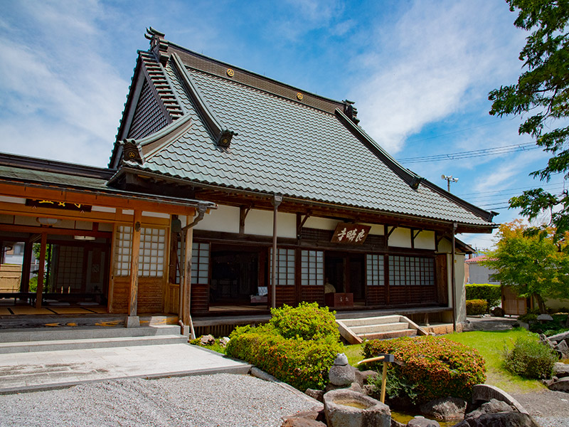 平安山良疇寺の本堂