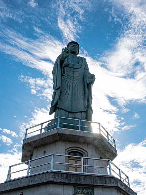 長浜びわこ大仏（平安山良疇寺）