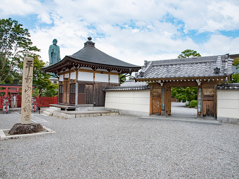 平安山良疇寺 山門