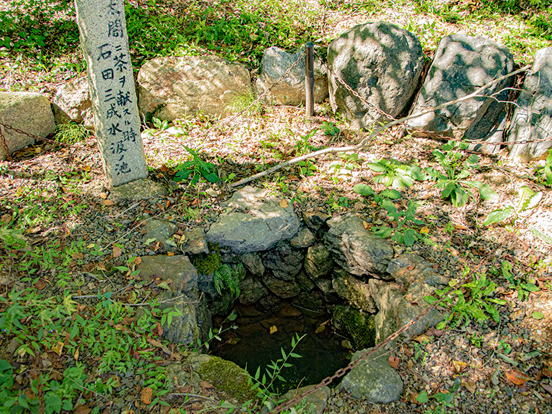 三献の茶の逸話で知られる観音寺の井戸