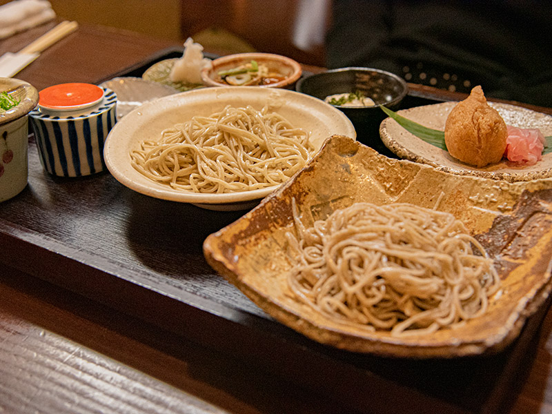 手打ち蕎麦みたにのお昼限定のメニュー二種盛り薬味膳