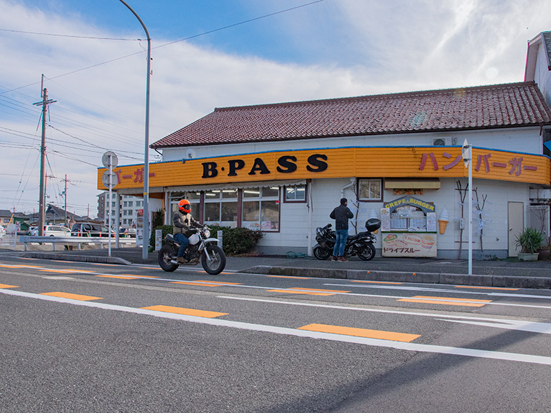 ビーパス年輪でクレープとハンバーガーを食べる