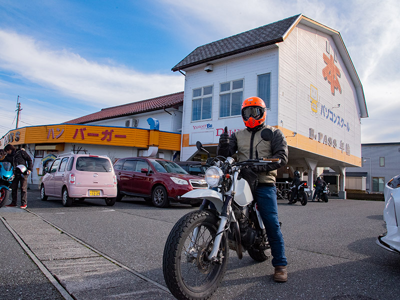 ビーパス年輪はクレープ屋さんと本屋さんが併設されている