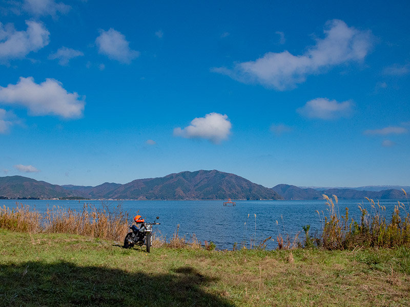 びわ湖とバイク