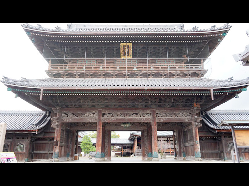 真宗大谷派（東本願寺）の別院 大通寺の山門