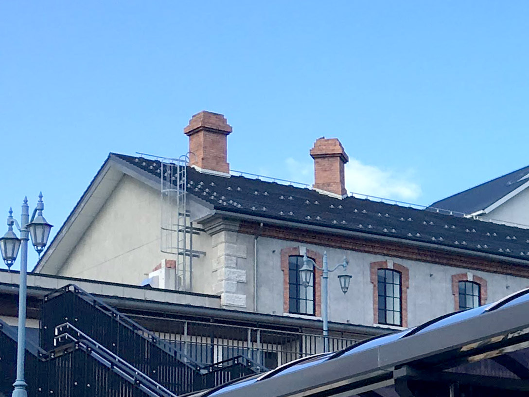 今の長浜駅舎にも残る昔のデザイン