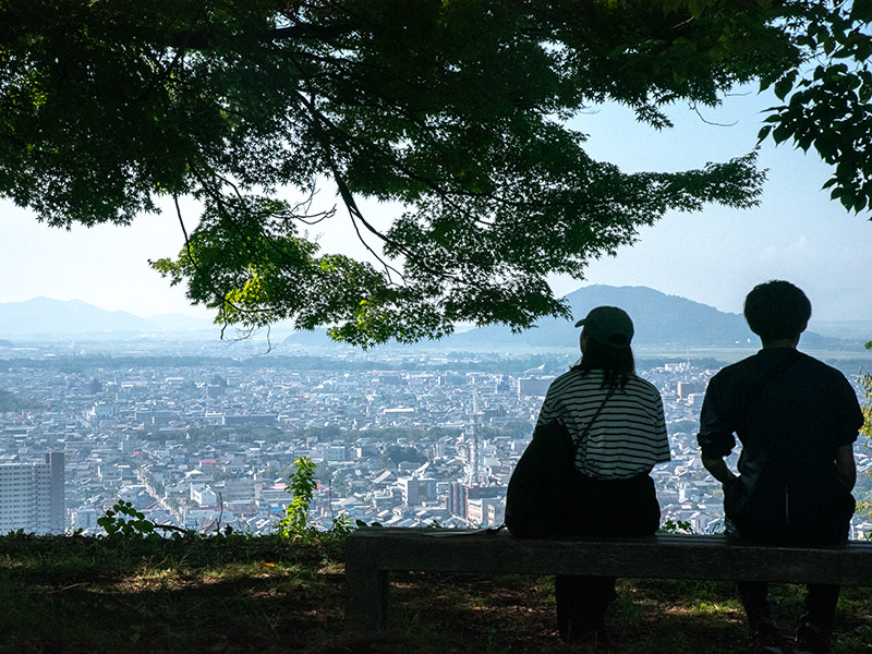 佐和山城の本丸から見える彦根市街の景色が絶景だった