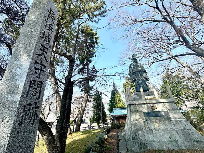 長浜城天守閣跡にある豊臣秀吉像